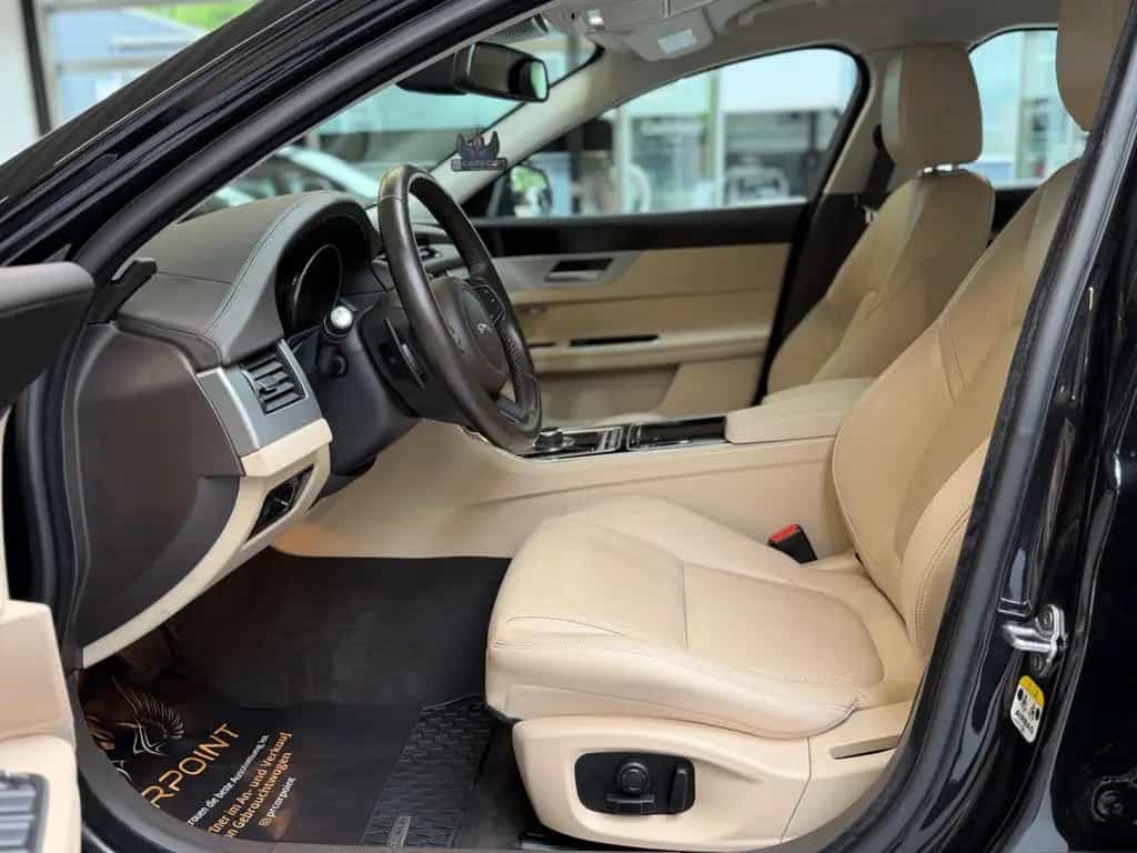 Jaguar XF Prestige AWD 2.0l Xenon/Volleder/BT/CAM 03/2017-photo-11