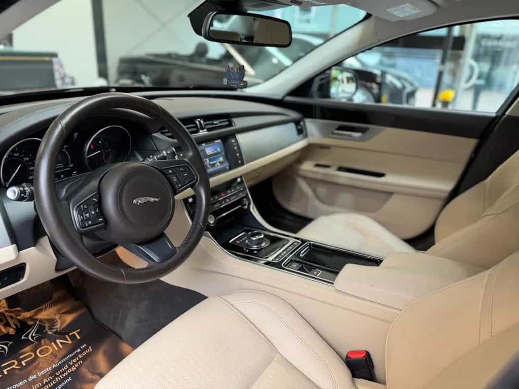 Jaguar XF Prestige AWD 2.0l Xenon/Volleder/BT/CAM 03/2017-photo-12