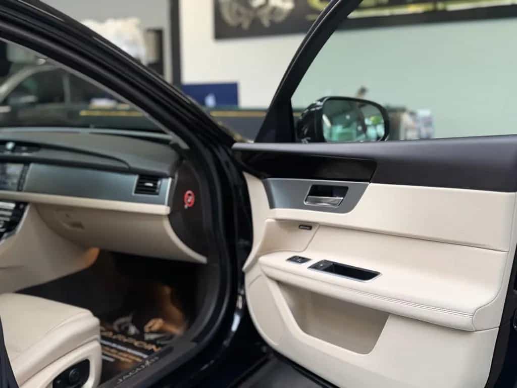 Jaguar XF Prestige AWD 2.0l Xenon/Volleder/BT/CAM 03/2017-photo-24
