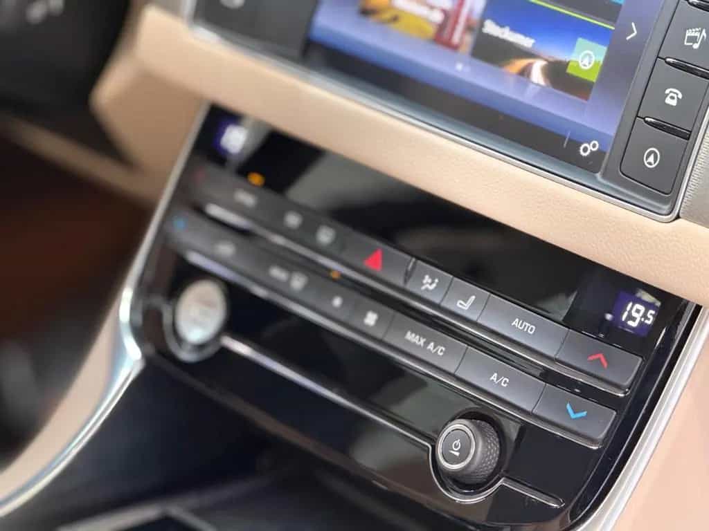 Jaguar XF Prestige AWD 2.0l Xenon/Volleder/BT/CAM 03/2017-photo-29