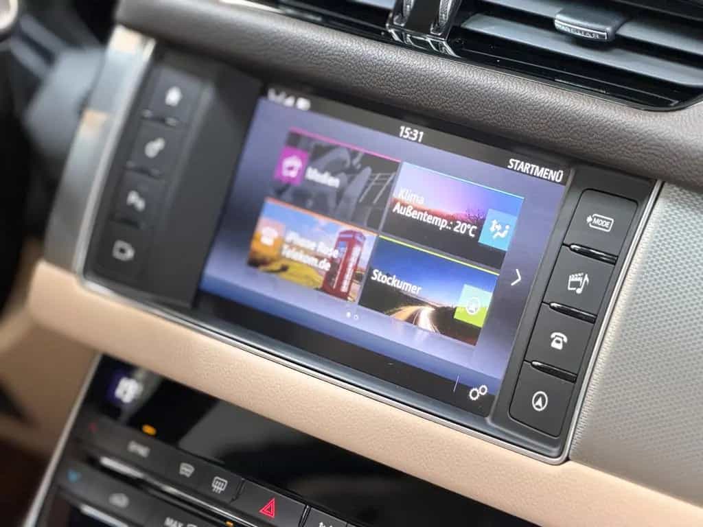 Jaguar XF Prestige AWD 2.0l Xenon/Volleder/BT/CAM 03/2017-photo-30