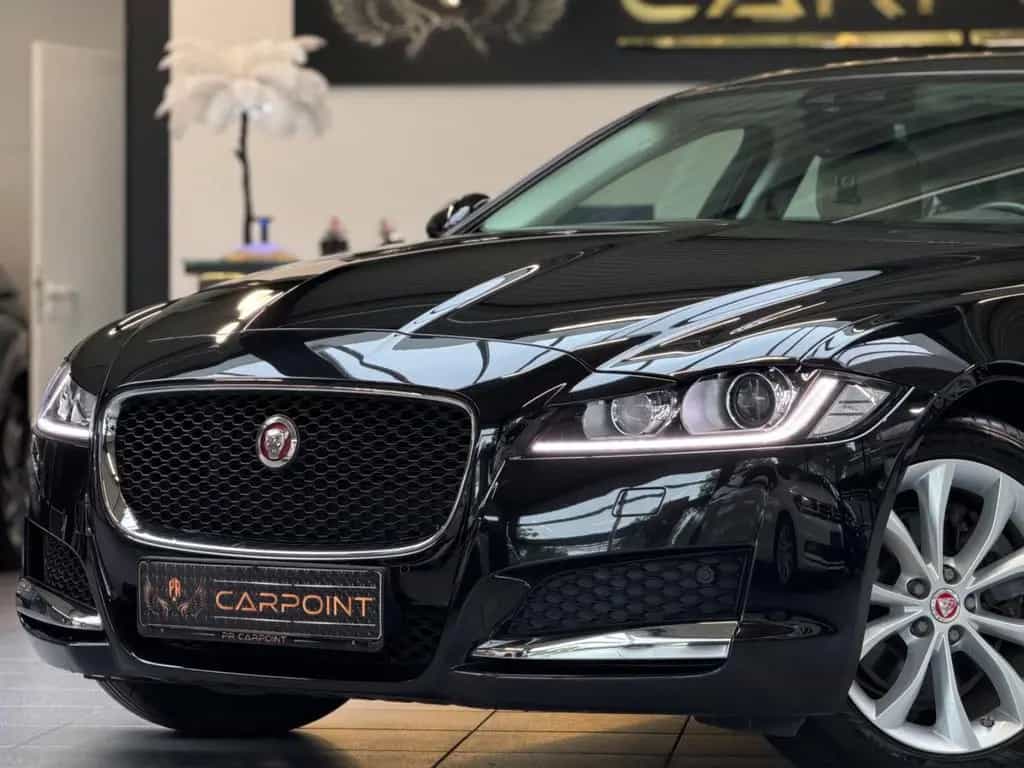 Jaguar XF Prestige AWD 2.0l Xenon/Volleder/BT/CAM 03/2017-photo-4