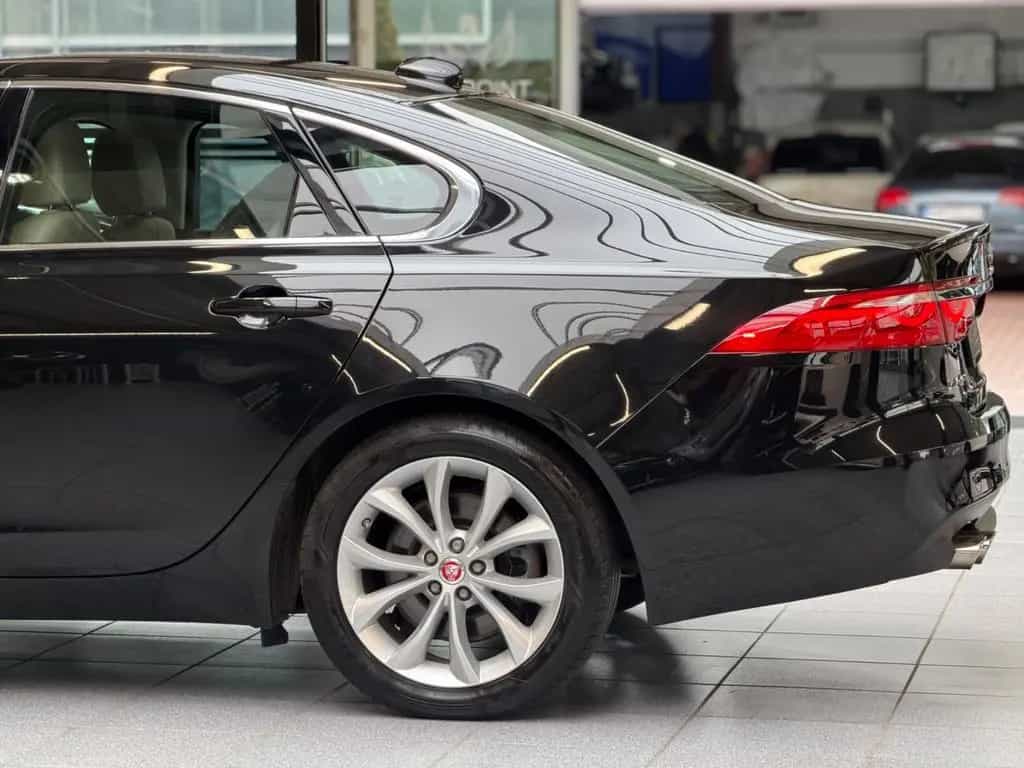 Jaguar XF Prestige AWD 2.0l Xenon/Volleder/BT/CAM 03/2017-photo-7