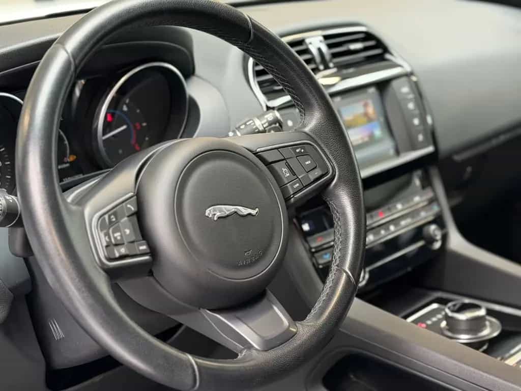 Jaguar F-Pace 2.0l  Pure AWD AHK/LED/Navi/BT/SHZ 06/2016-photo-11