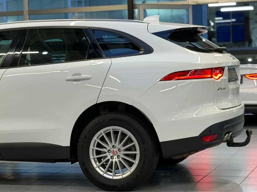 Jaguar F-Pace 2.0l  Pure AWD AHK/LED/Navi/BT/SHZ 06/2016-photo-6