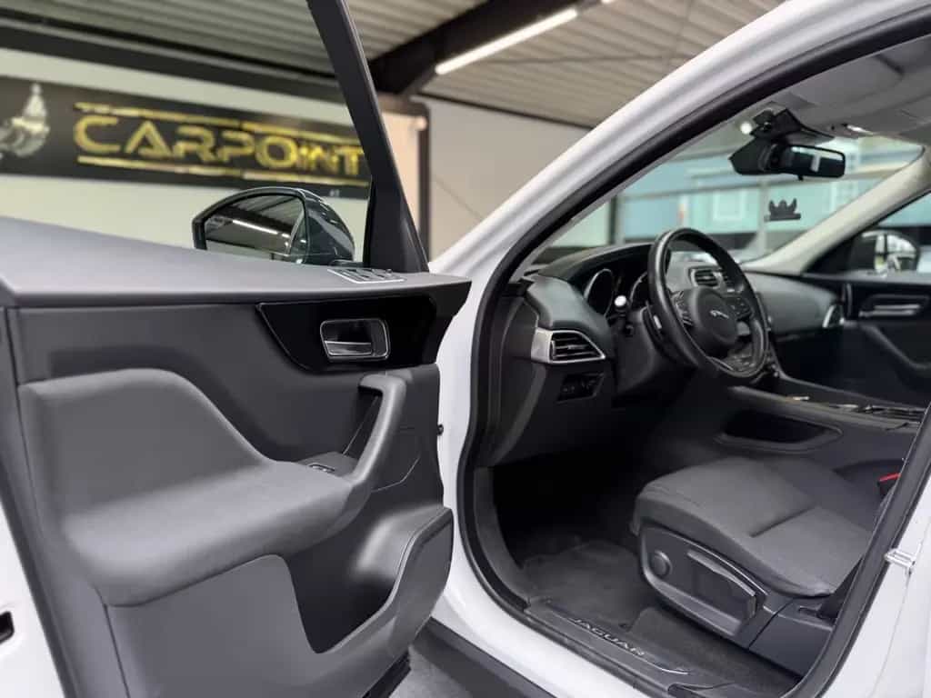 Jaguar F-Pace 2.0l  Pure AWD AHK/LED/Navi/BT/SHZ 06/2016-photo-8