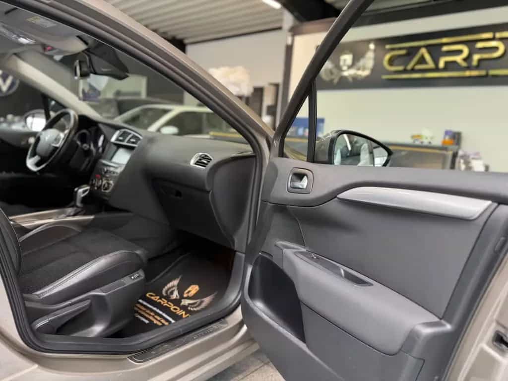 Citroën C4 Lim. Shine 1.6l /Navi/BT/PDC/SHZ/Klima 10/2017-photo-16