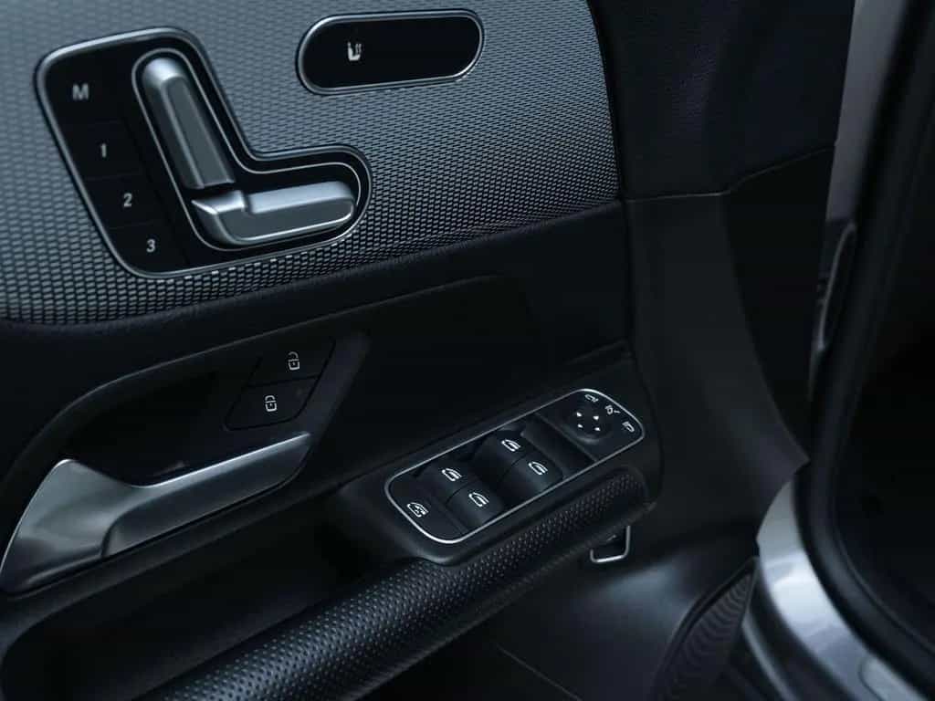 Mercedes-Benz GLB 200 d LED*ACC*AHK*PANO*MBUX*SH*DAB 11/2020-photo-11