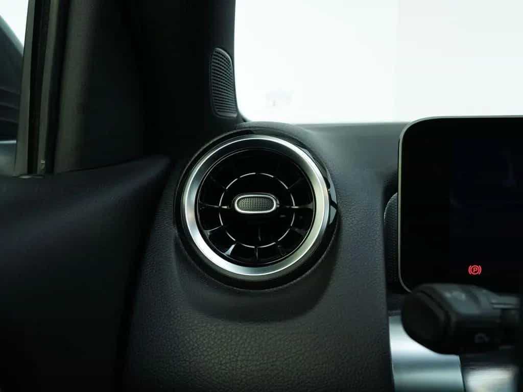 Mercedes-Benz GLB 200 d LED*ACC*AHK*PANO*MBUX*SH*DAB 11/2020-photo-12