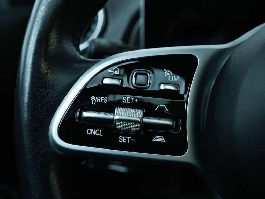 Mercedes-Benz GLB 200 d LED*ACC*AHK*PANO*MBUX*SH*DAB 11/2020-photo-25