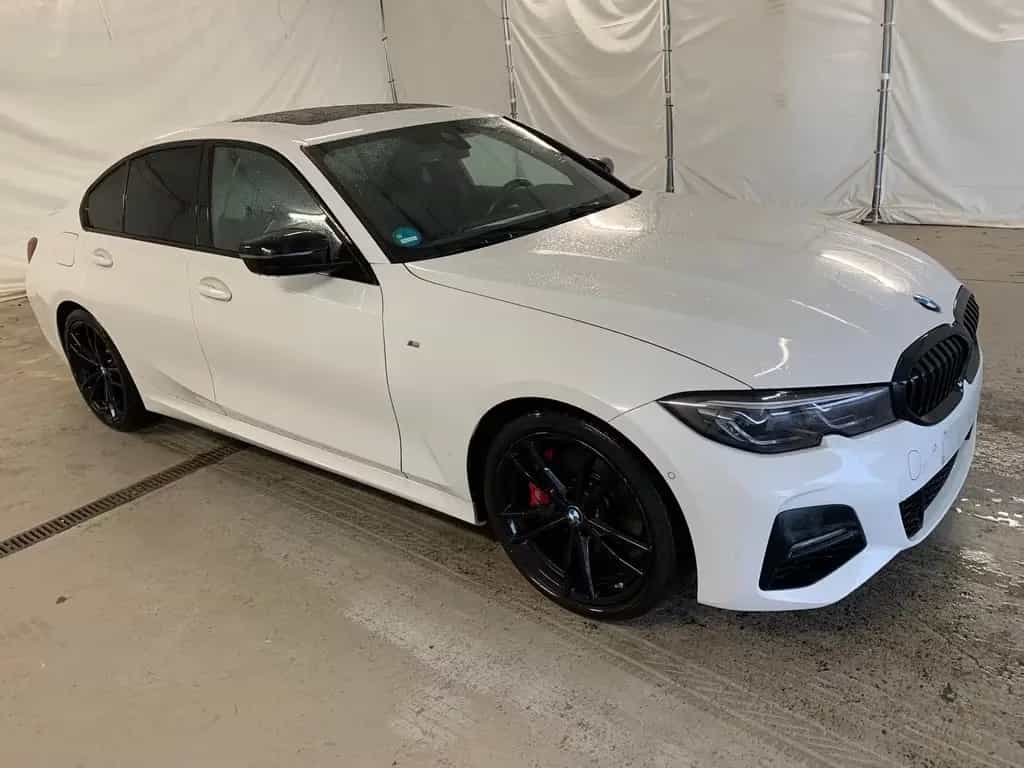 BMW 330 i M Sport CockpPro Pano 19" DrivingAss Laser 02/2022-photo-1