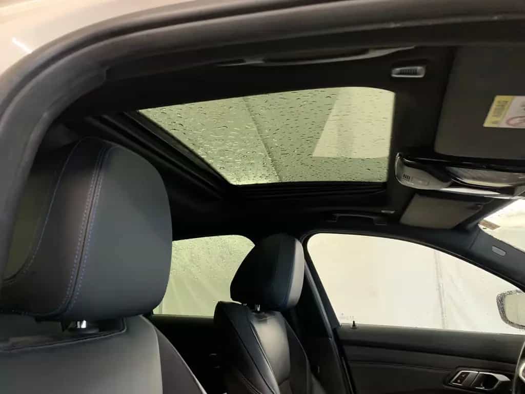 BMW 330 i M Sport CockpPro Pano 19" DrivingAss Laser 02/2022-photo-3