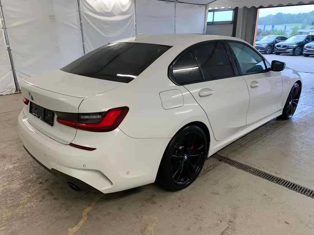 BMW 330 i M Sport CockpPro Pano 19" DrivingAss Laser 02/2022-photo-4
