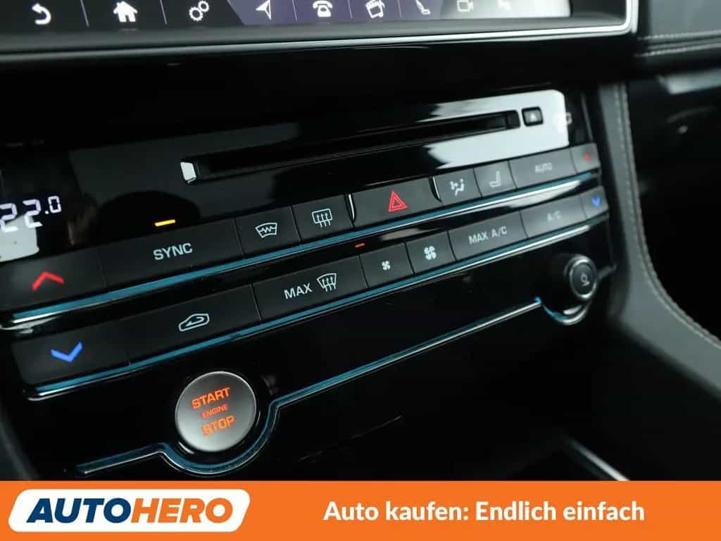 Jaguar F-Pace 25t Chequered Flag AWD Aut.*NAVI*LED*ACC* 02/2021-photo-26
