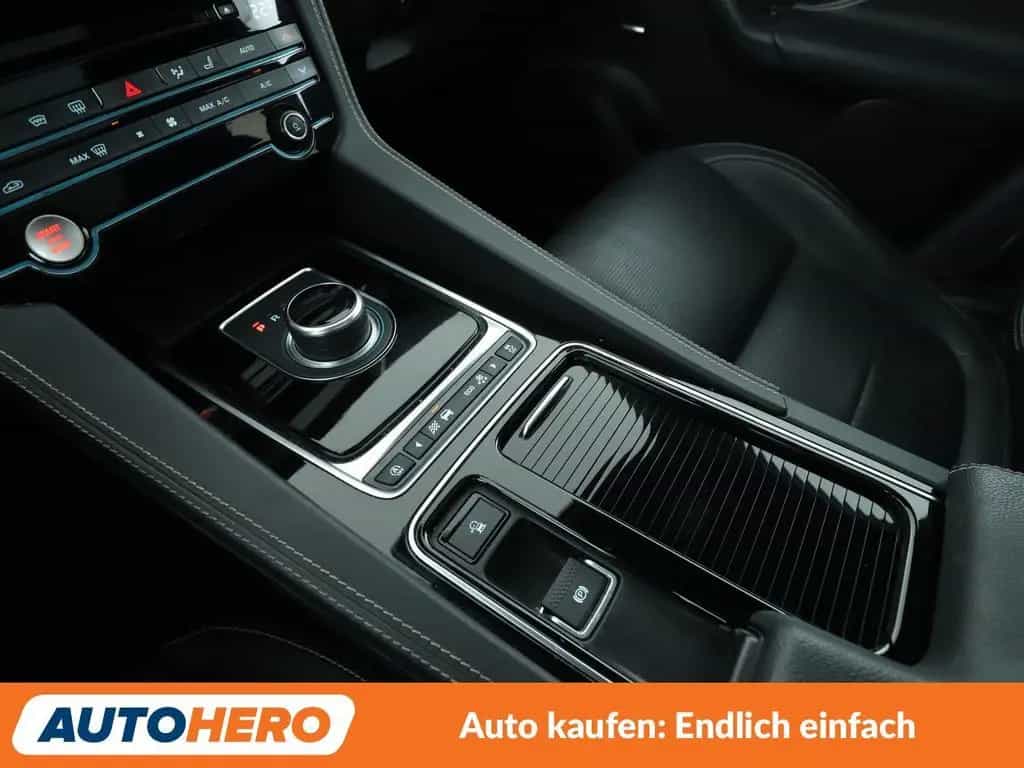 Jaguar F-Pace 25t Chequered Flag AWD Aut.*NAVI*LED*ACC* 02/2021-photo-27