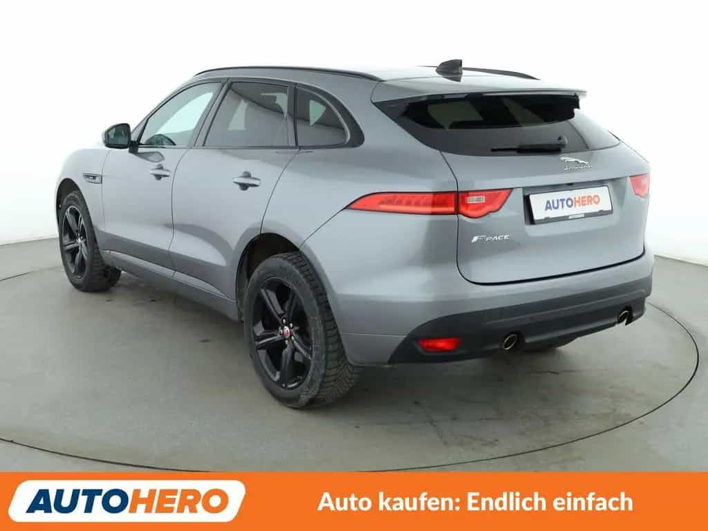 Jaguar F-Pace 25t Chequered Flag AWD Aut.*NAVI*LED*ACC* 02/2021-photo-3