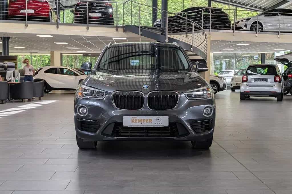 BMW X1 sDrive 18 d Sport Line Autom. *AHK*ACC*Navi* 03/2017-photo-1