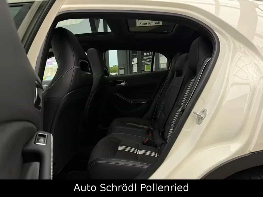 Mercedes-Benz GLA 200 Aut. White Art Edition AMG Line, Pano 10/2017-photo-15