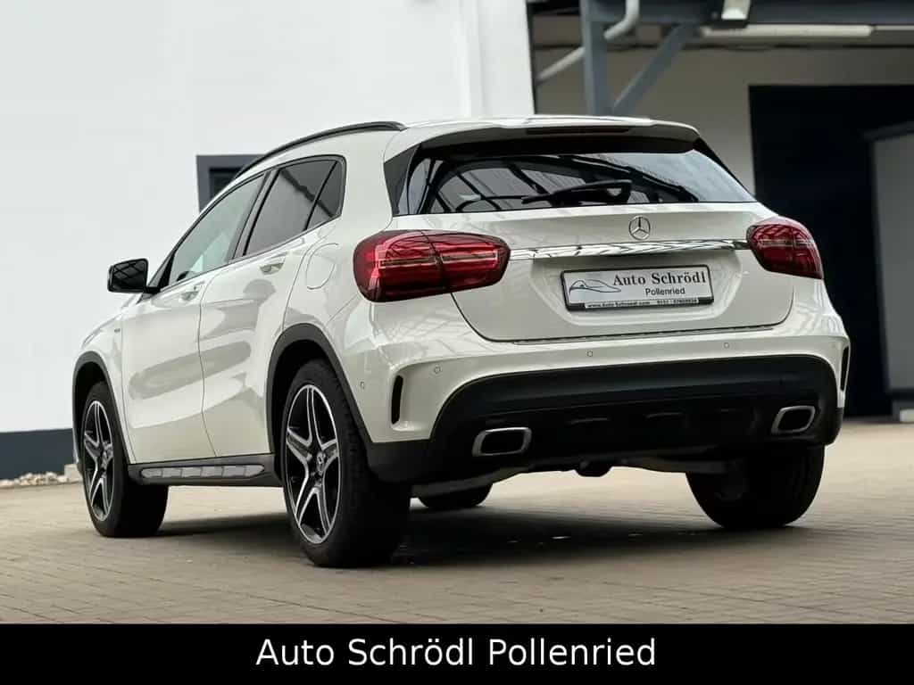 Mercedes-Benz GLA 200 Aut. White Art Edition AMG Line, Pano 10/2017-photo-3