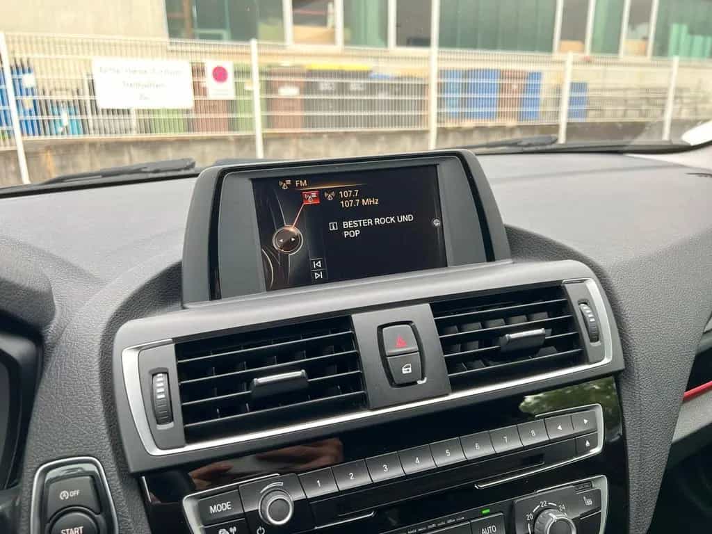 BMW 120 i Sport Line AHK SHZ PARK TEMP KLIMA 12/2016-photo-22