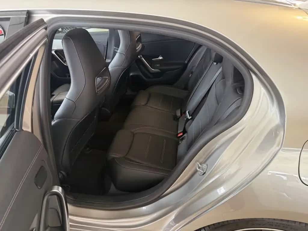 Mercedes-Benz A 180 7G-DCT AMG Line 04/2019-photo-19