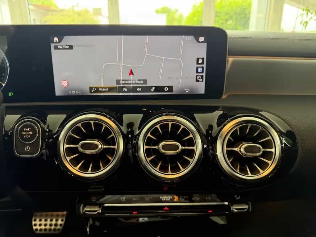 Mercedes-Benz A 180 7G-DCT AMG Line 04/2019-photo-9