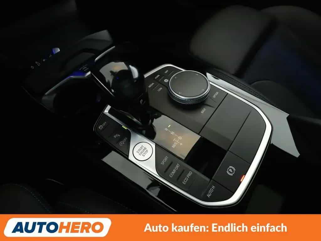 BMW M135 1er M135i xDrive Aut.*NAVI*HUD*LED* 11/2020-photo-23