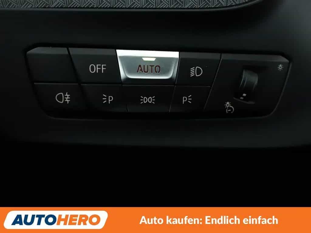 BMW M135 1er M135i xDrive Aut.*NAVI*HUD*LED* 11/2020-photo-26