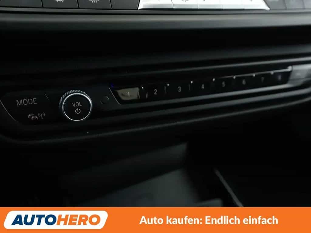 BMW M135 1er M135i xDrive Aut.*NAVI*HUD*LED* 11/2020-photo-30