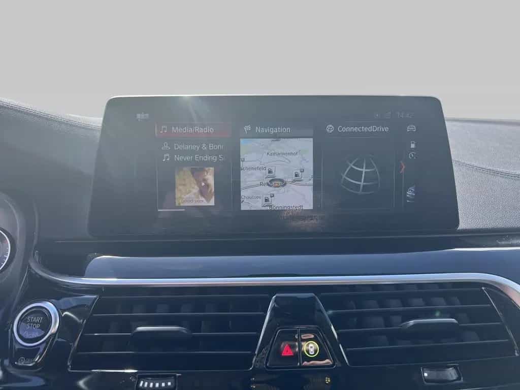 BMW 530 I A AHK-klappbar AHK Navi Leder LED ACC El. 06/2017-photo-10