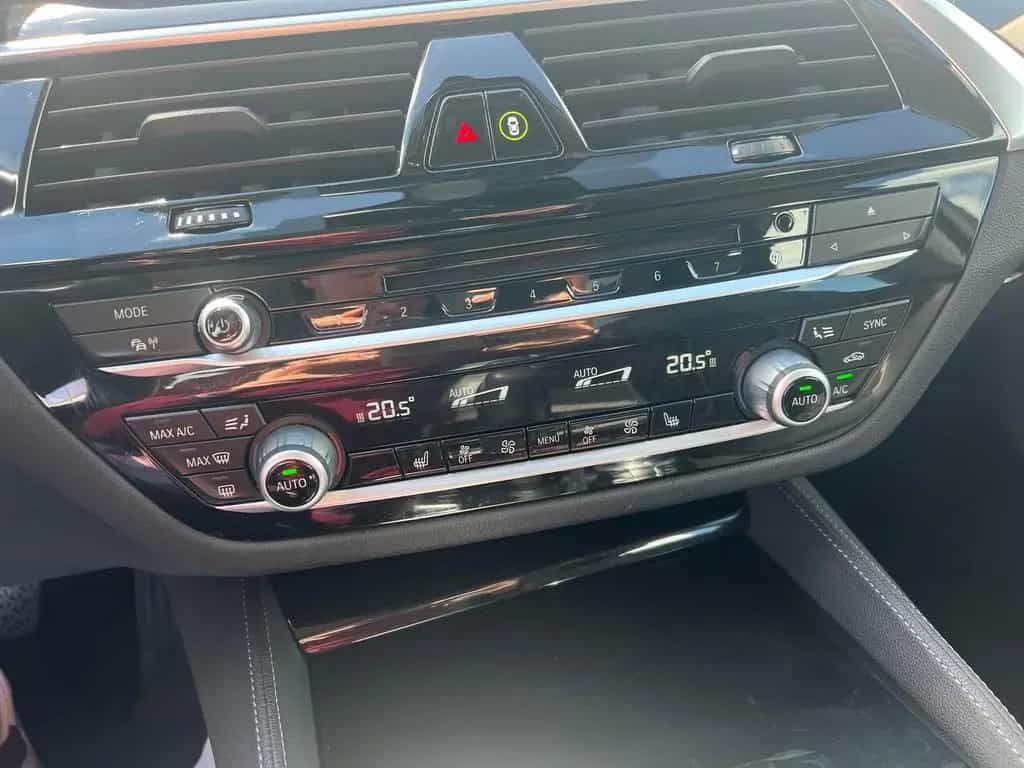 BMW 530 I A AHK-klappbar AHK Navi Leder LED ACC El. 06/2017-photo-11