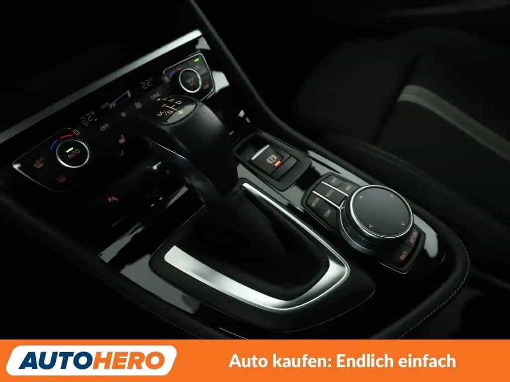 BMW 220 Active Tourer 220i Active Tourer Sport Line Aut.*NAVI*CAM* 09/2017-photo-19