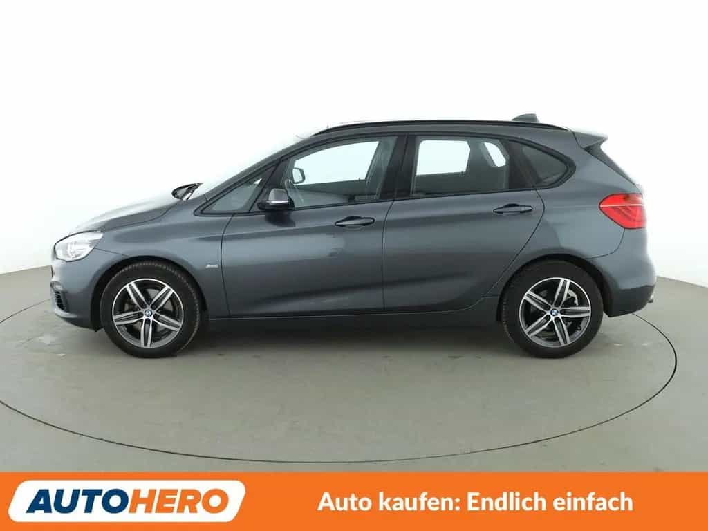 BMW 220 Active Tourer 220i Active Tourer Sport Line Aut.*NAVI*CAM* 09/2017-photo-2