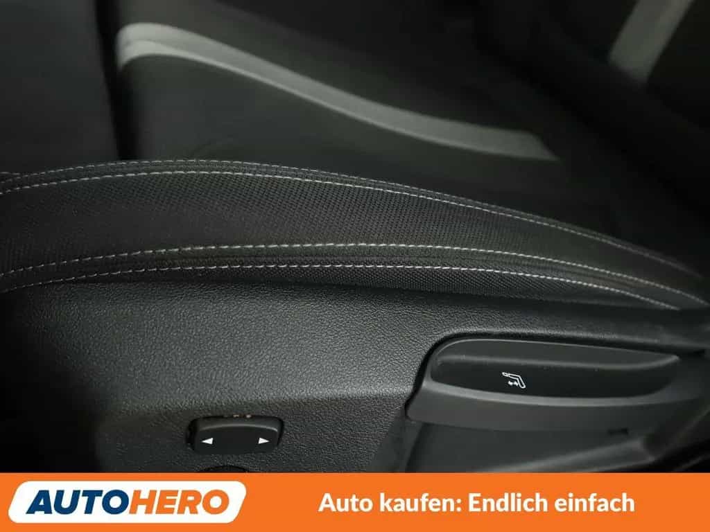 BMW 220 Active Tourer 220i Active Tourer Sport Line Aut.*NAVI*CAM* 09/2017-photo-23