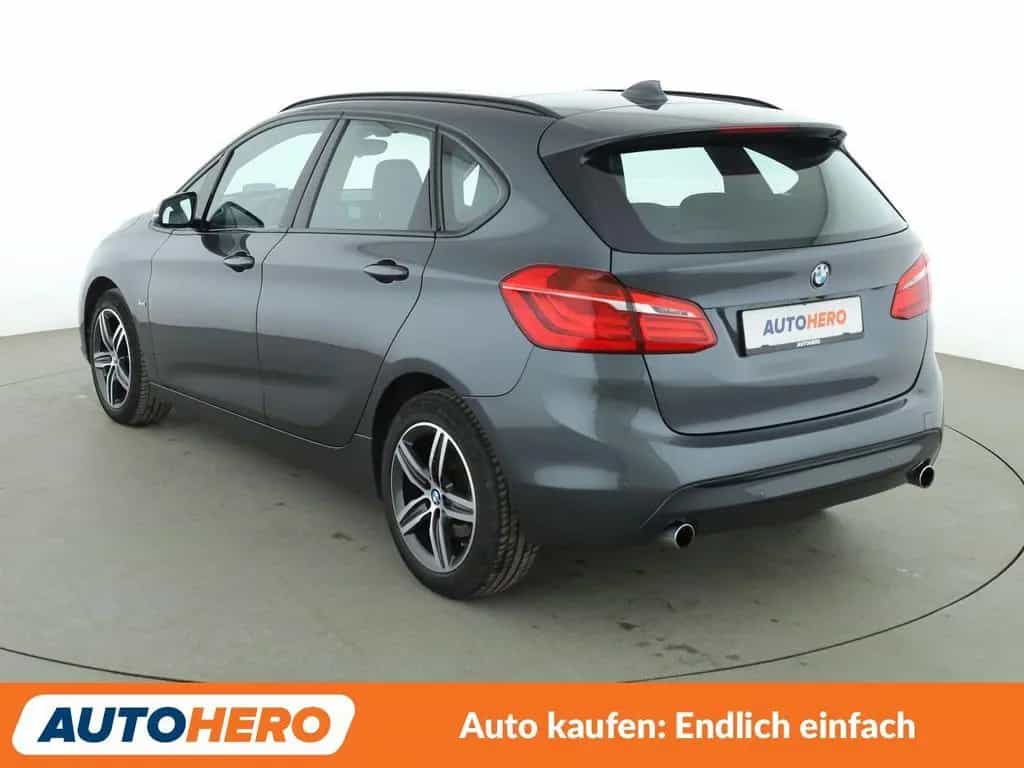 BMW 220 Active Tourer 220i Active Tourer Sport Line Aut.*NAVI*CAM* 09/2017-photo-3
