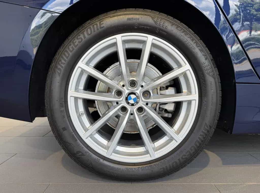 BMW 320 i Tour Individual HUD+KAM+NAVI-LivePro+LEDer 12/2022-photo-37