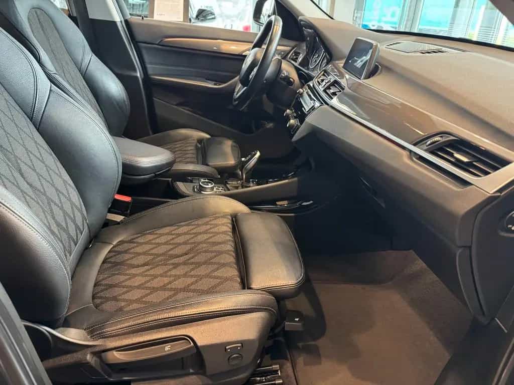 BMW X1 sDrive 18 i xLine 03/2018-photo-11