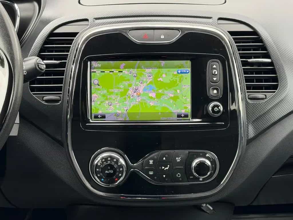 Renault Captur Luxe Sportsitze Sport Lenkrad 12/2016-photo-17