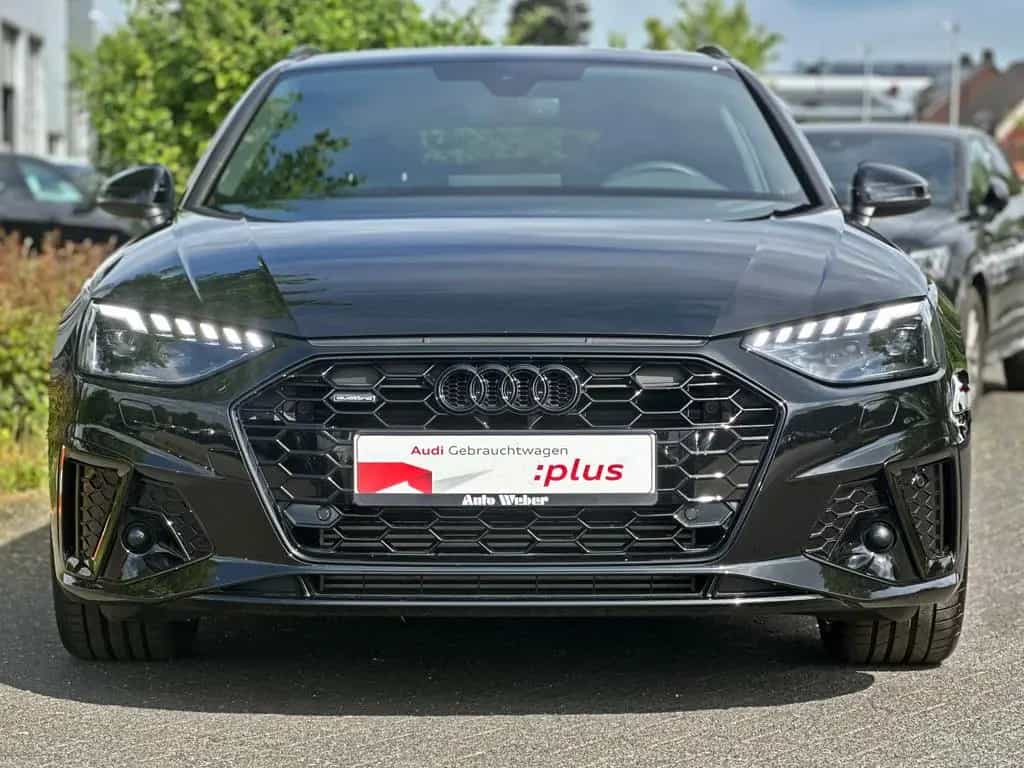 Audi A4 Avant 45TFSI qu S LINE BLACK PANO AHK MATRIX 02/2025-photo-1