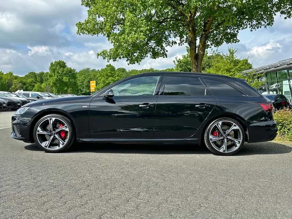 Audi A4 Avant 45TFSI qu S LINE BLACK PANO AHK MATRIX 02/2025-photo-3