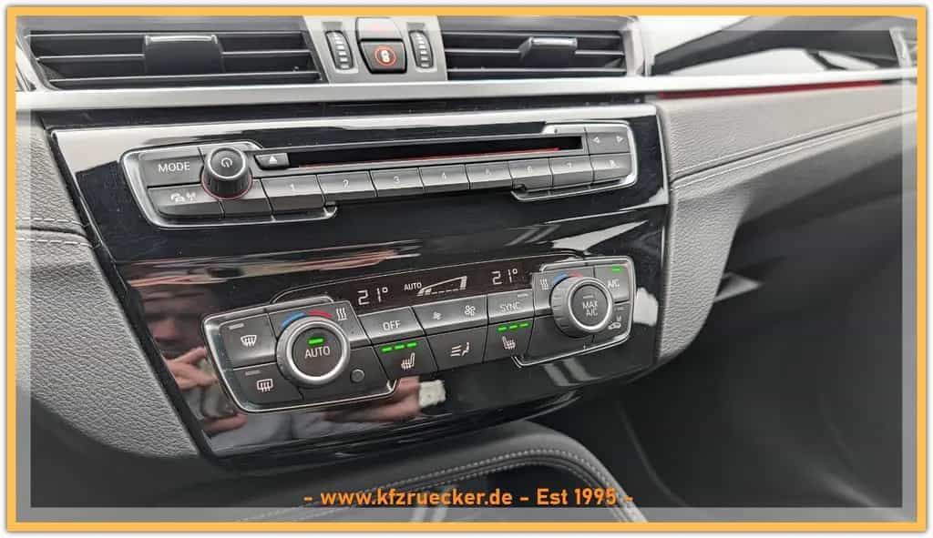 BMW X1 sDrive 18i Sport Line Steptronic NAVI LED AHK 12/2021-photo-16