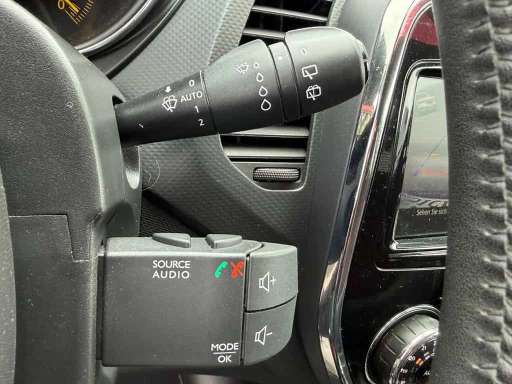 Renault Captur XMOD/Navi/Leder/Tempom./Rückfahrkamera 09/2015-photo-19