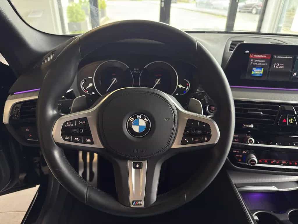 BMW 520 520d 5er Touring M Sport LED*AHK*PANO*360*AC 08/2020-photo-10