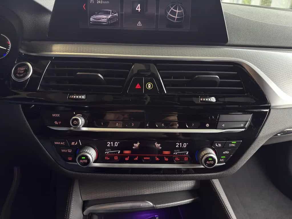 BMW 520 520d 5er Touring M Sport LED*AHK*PANO*360*AC 08/2020-photo-11