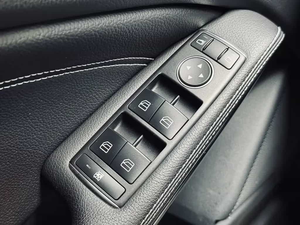 Mercedes-Benz GLA 200 BiXENON|SHZ|NAVI|PDC|LEDER 01/2015-photo-16