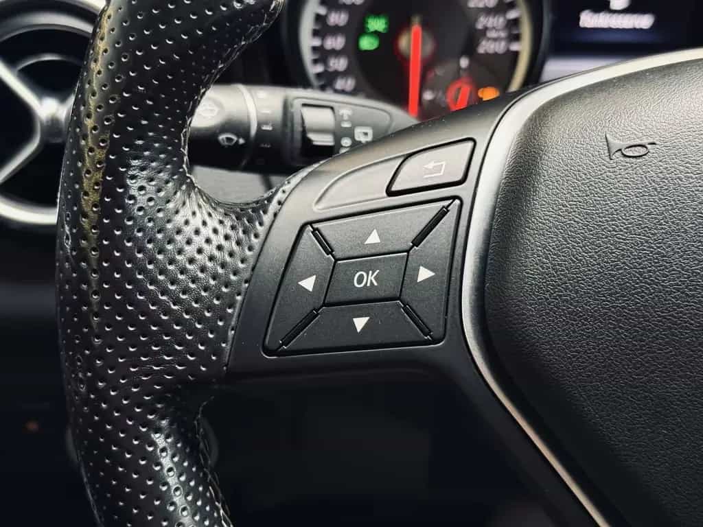 Mercedes-Benz GLA 200 BiXENON|SHZ|NAVI|PDC|LEDER 01/2015-photo-18