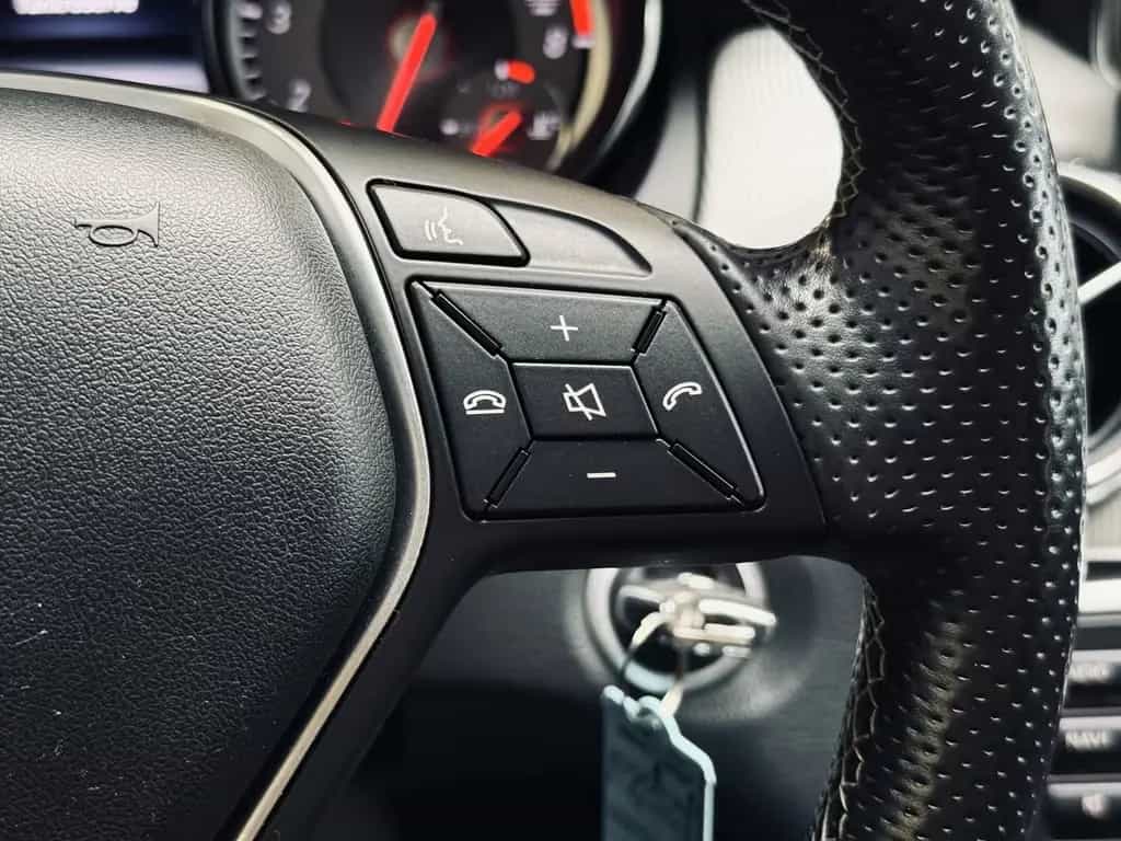 Mercedes-Benz GLA 200 BiXENON|SHZ|NAVI|PDC|LEDER 01/2015-photo-19