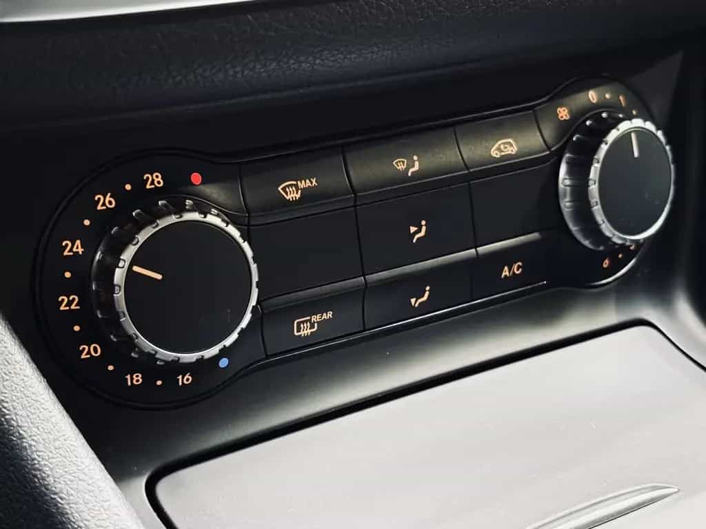 Mercedes-Benz GLA 200 BiXENON|SHZ|NAVI|PDC|LEDER 01/2015-photo-24