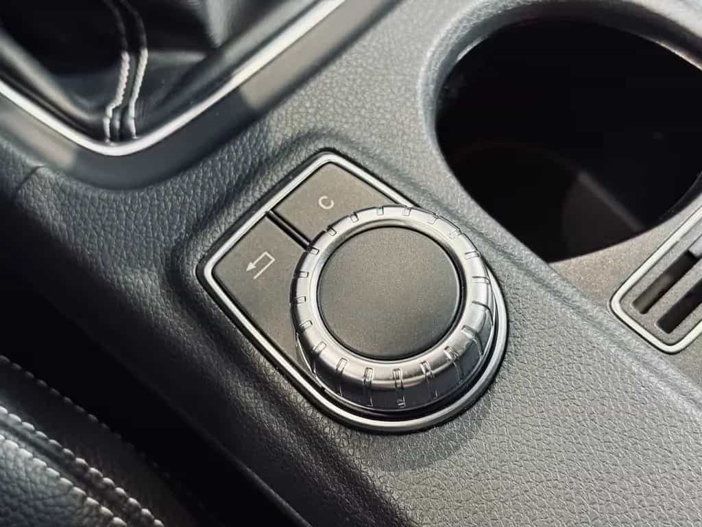 Mercedes-Benz GLA 200 BiXENON|SHZ|NAVI|PDC|LEDER 01/2015-photo-27