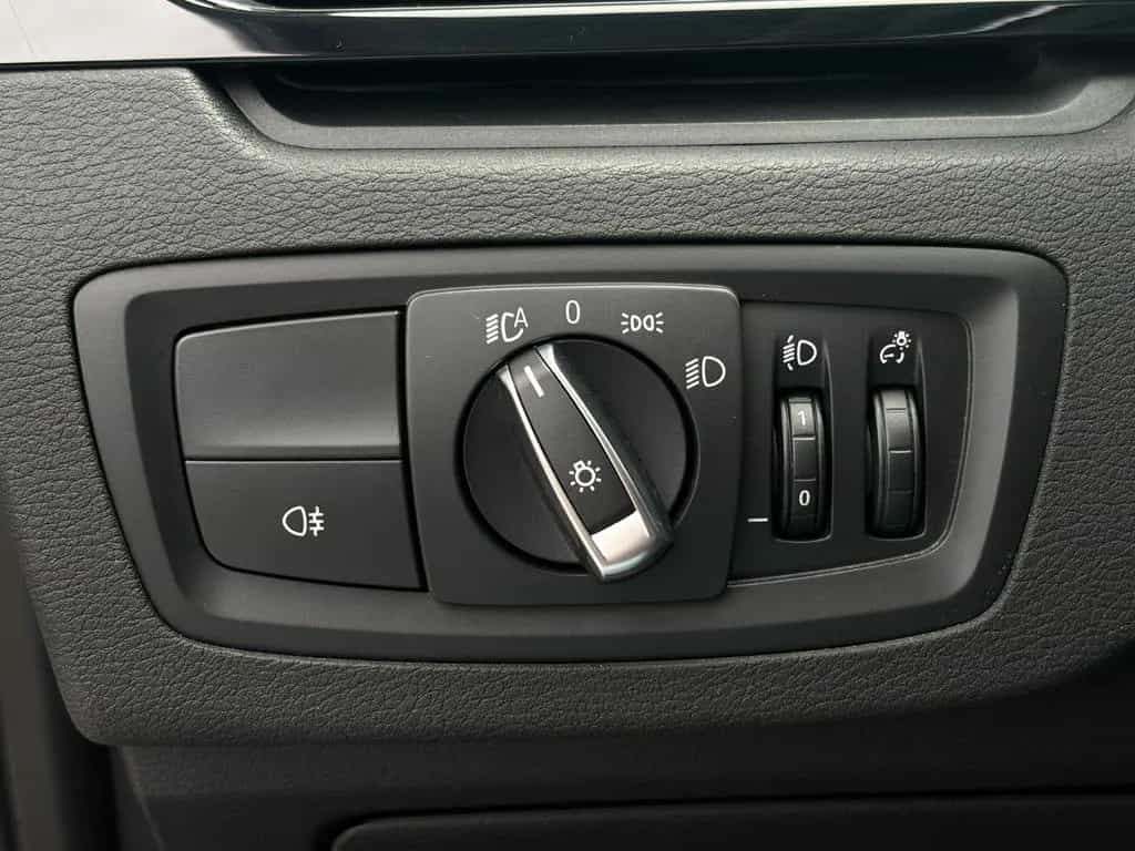 BMW X1 sDrive 20d Temp. AHK PANO LED CAM KZG CarPlay 02/2022-photo-11